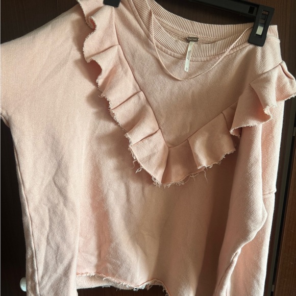 Free people beautiful and clean sweater top! - Picture 6 of 6